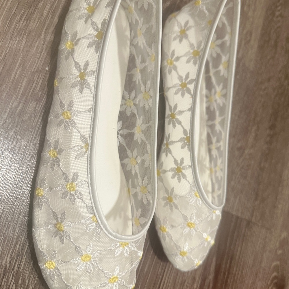 Maeve White Daisy Ballet Flats - Picture 4 of 6